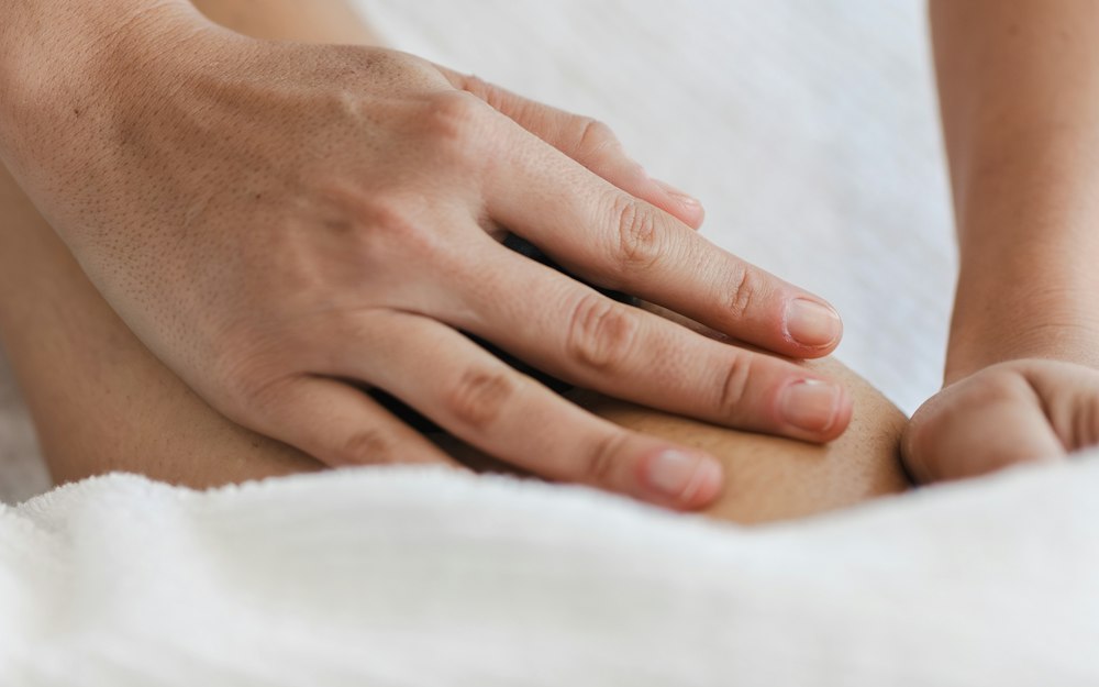 Aromatherapy leg massage with warm towels